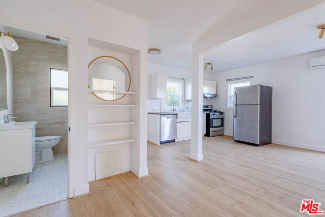 4307 Burns Avenue, Los Angeles CA: https://media.crmls.org/mediaz/d6578387-8efc-4d6e-a5e4-e843486cd584.jpg