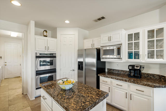 54580 Tanglewood, La Quinta CA: https://media.crmls.org/mediaz/d6578496-b41f-4a1c-a6a4-961a5cb5f298.jpg
