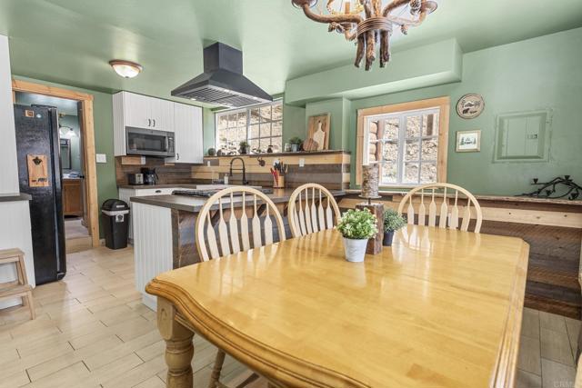 Detail Gallery Image 8 of 33 For 43400 Sheephorn Rd, Big Bear Lake,  CA 92315 - 3 Beds | 2 Baths