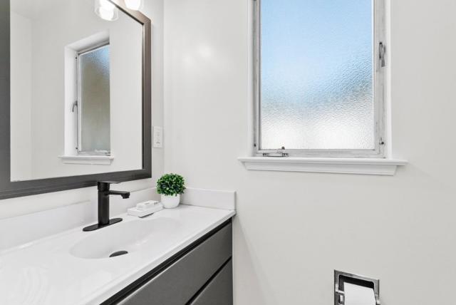 2050 Wooded Glen Drive, Los Altos CA: https://media.crmls.org/mediaz/d6583fe3-6b8c-4221-a474-c9dca6647ff1.jpg