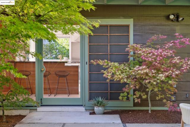 1069 Miller Ave, Berkeley CA: https://media.crmls.org/mediaz/d658524e-5961-4a74-a4bd-06486661f9d7.jpg