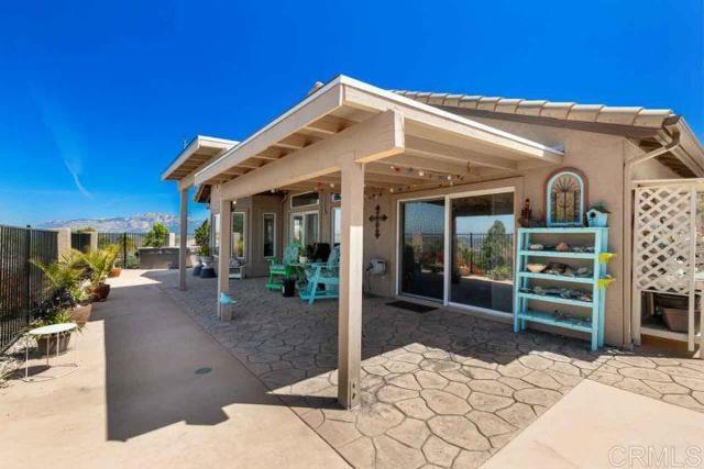 2307 Columbine Drive, Alpine CA: https://media.crmls.org/mediaz/d6588da9-4c41-43c4-a611-c1c79072aa19.jpg