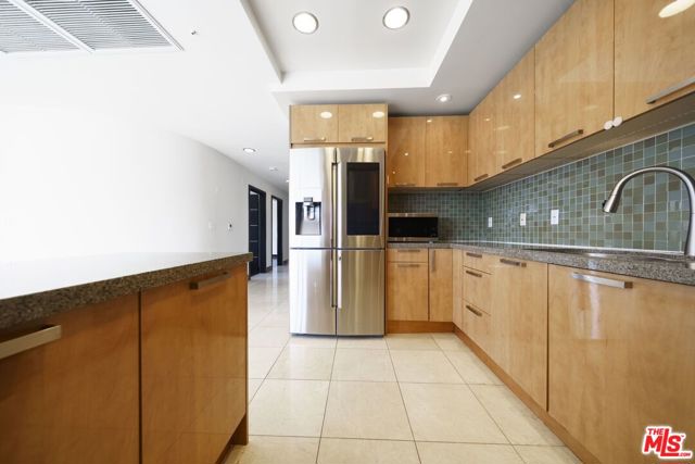 702 S Serrano Avenue, Los Angeles CA: https://media.crmls.org/mediaz/d658f1fd-b0e2-4373-9ea1-f72b36e1aabf.jpg
