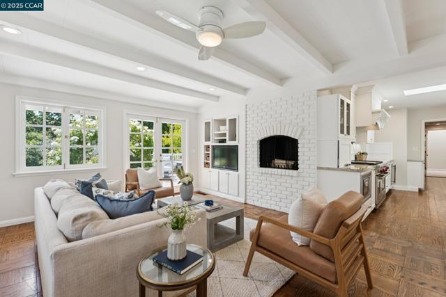 645 Los Palos Dr, Lafayette CA: https://media.crmls.org/mediaz/d658ff92-81ad-4547-98ff-0af1bf5699bf.jpg