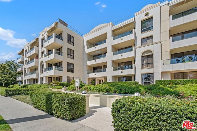 701 Ocean Avenue, Santa Monica CA: https://media.crmls.org/mediaz/d659e4e7-8513-4829-8a2c-267c750b98ca.jpg