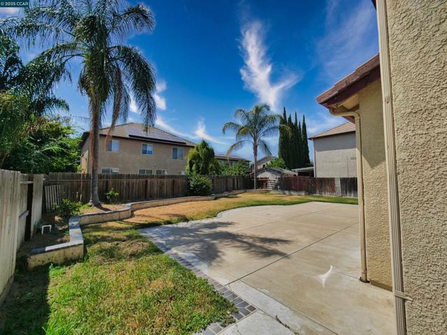 2035 Pasado Avenue, Manteca CA: https://media.crmls.org/mediaz/d65b1a32-ccba-4ff9-bf26-f570c47aa89a.jpg