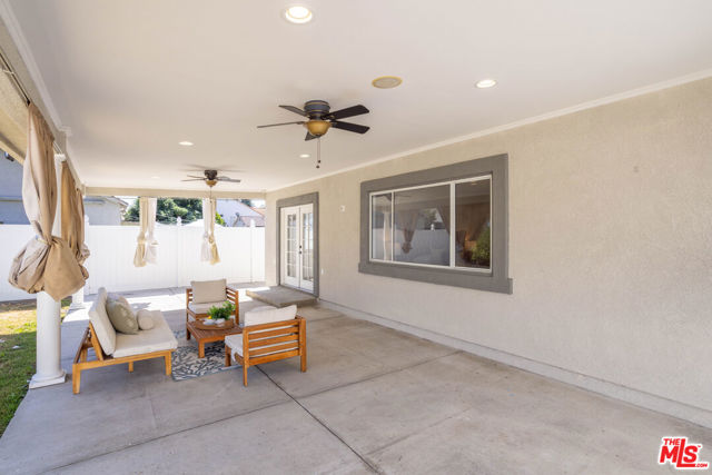 15065 Vose Street, Van Nuys CA: https://media.crmls.org/mediaz/d65b4a69-a7a5-4708-9403-52cb65ba490e.jpg