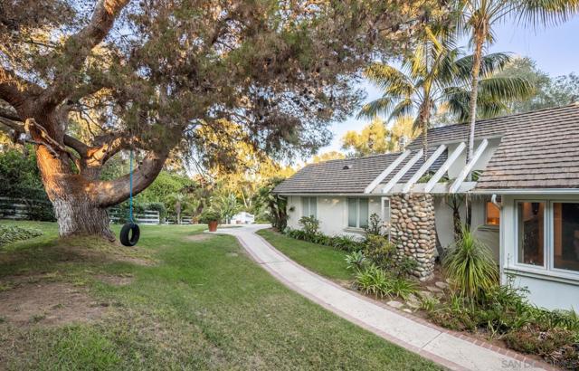 5333 Los Mirlitos, Rancho Santa Fe CA: https://media.crmls.org/mediaz/d65c5332-e403-424d-9b2d-b50e505b60a1.jpg