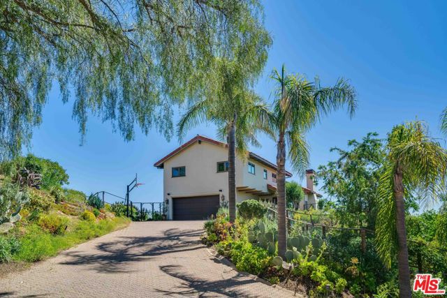 2303 Tuna Canyon Road, Topanga CA: https://media.crmls.org/mediaz/d65e2c9a-d070-4636-8095-72ffec5dafef.jpg