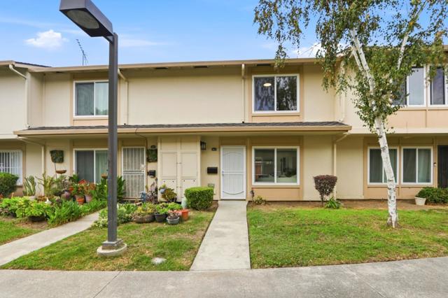 2672 Salome Ct, San Jose CA: https://media.crmls.org/mediaz/d65e48ca-426c-47fd-8315-adfacbec5f8f.jpg