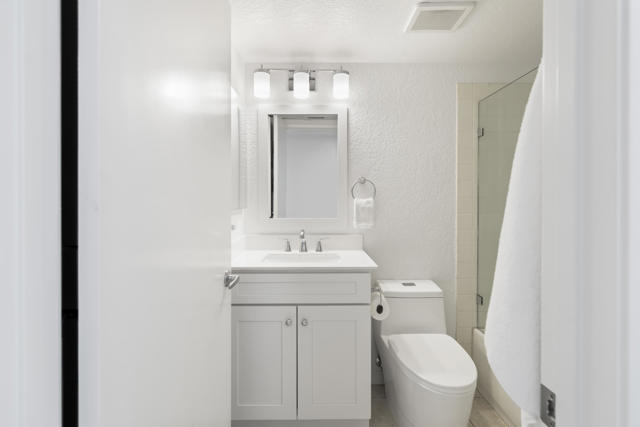 Image 22 of 45 For 77704 Woodhaven Drive