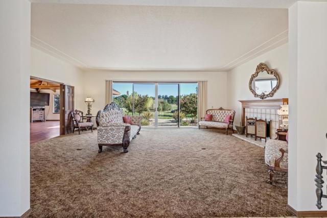 35 Rays Circle, Hollister CA: https://media.crmls.org/mediaz/d65e7ebe-1a61-435d-8dd0-b62da26dd261.jpg