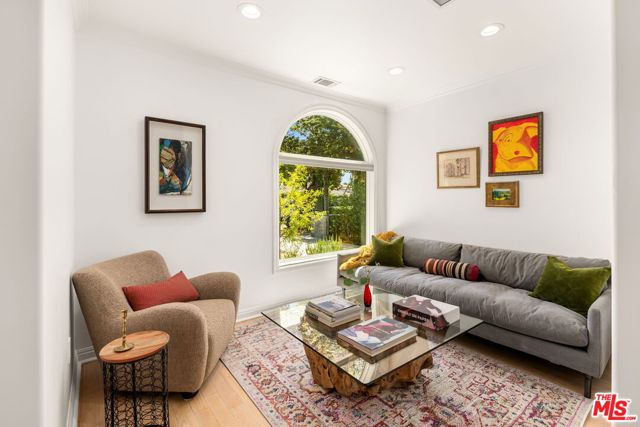 4313 Wilkinson Avenue, Studio City CA: https://media.crmls.org/mediaz/d65ebb72-833d-455a-bd3f-8d58d58aff3b.jpg