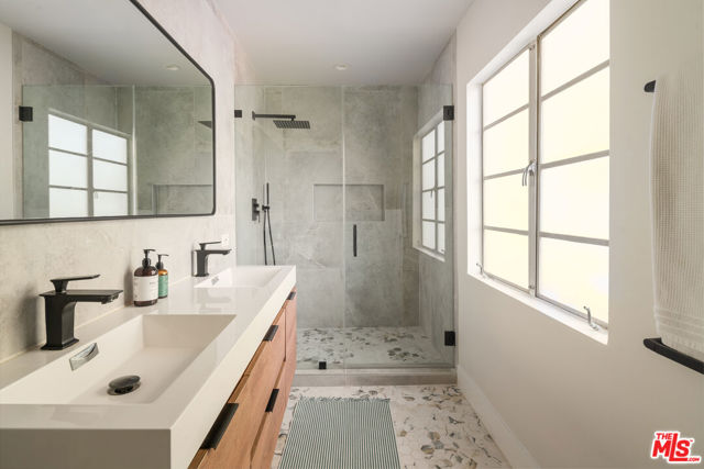 Drew Fenton | 391 N Saltair Avenue Los Angeles CA | MLS: 7435823
