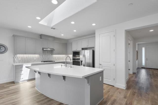 2008 White Oak Drive, Hollister CA: https://media.crmls.org/mediaz/d65f0c87-d444-4c23-881b-4de7c8d6bcb6.jpg