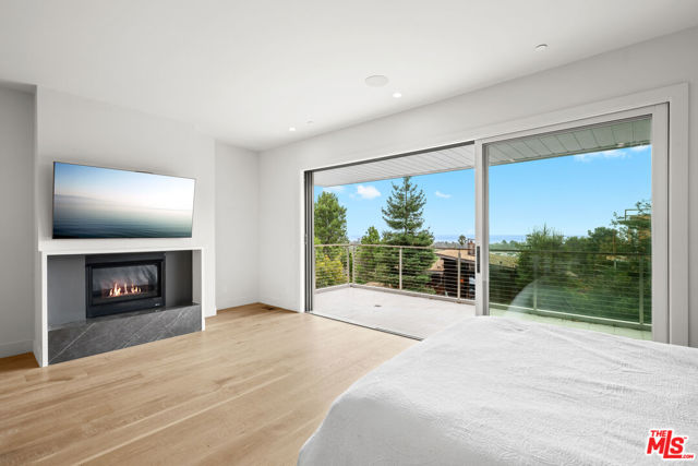 1324 Monument Street, Pacific Palisades CA: https://media.crmls.org/mediaz/d65f98d0-f47b-49bc-b63a-b27b2e30b6e9.jpg