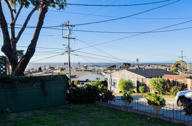 1524 Elm Avenue, Seaside CA: https://media.crmls.org/mediaz/d65fad58-3274-46b1-88e7-73bc83e5eb81.jpg