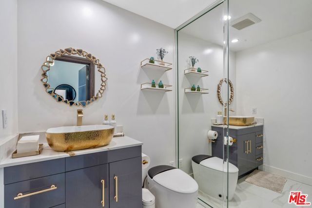 4854 Brewster Drive, Tarzana CA: https://media.crmls.org/mediaz/d6609fcb-2cda-4850-a2d8-829fc6e5752f.jpg