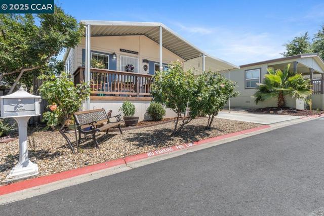 193 Maureen Cir, Bay Point CA: https://media.crmls.org/mediaz/d660df31-7b8e-4a41-ac6f-704a6fc54ce2.jpg
