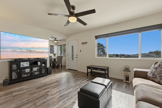 Detail Gallery Image 8 of 39 For 3176 Isabella Dr, Oceanside,  CA 92056 - 2 Beds | 2 Baths