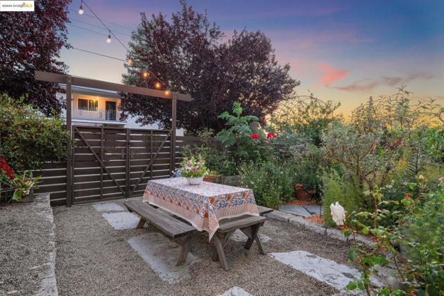 3701 Midvale Ave, Oakland CA: https://media.crmls.org/mediaz/d6617e94-4cdf-4408-917c-0644816daf9a.jpg