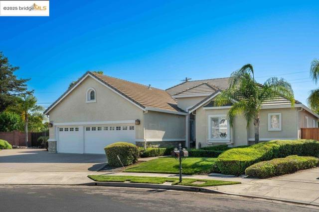 2981 Atherton Pl, Brentwood CA: https://media.crmls.org/mediaz/d662889f-52c8-4b18-bc89-c4f89b6b5fbe.jpg