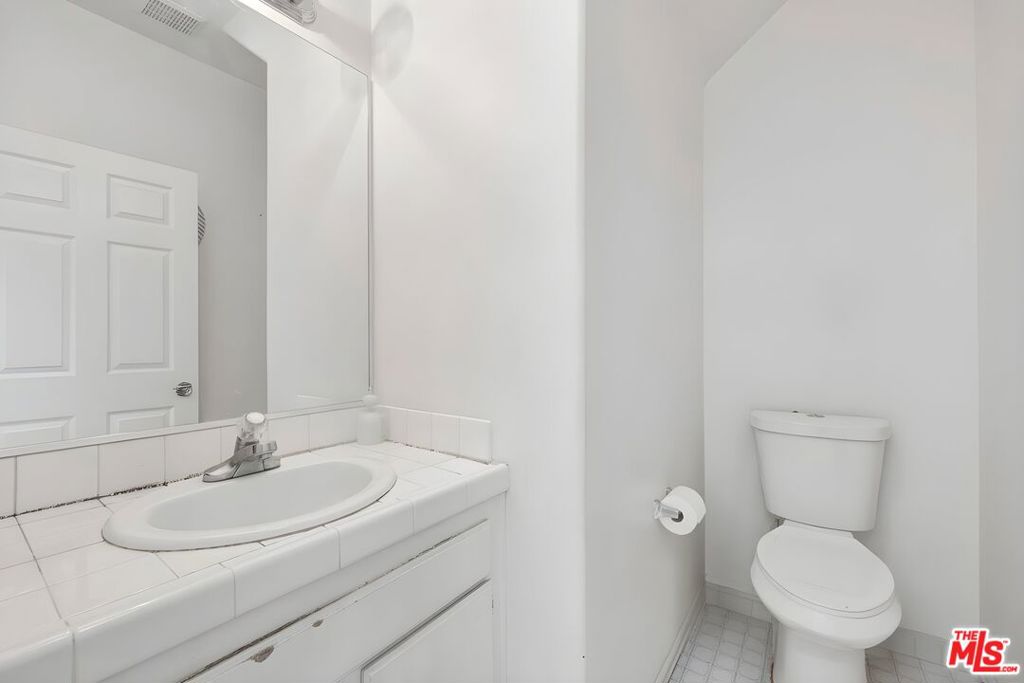 https://media.crmls.org/mediaz/d662c877-f82a-4829-9ffc-e90fa2aaa060.jpg?preset=X-Large