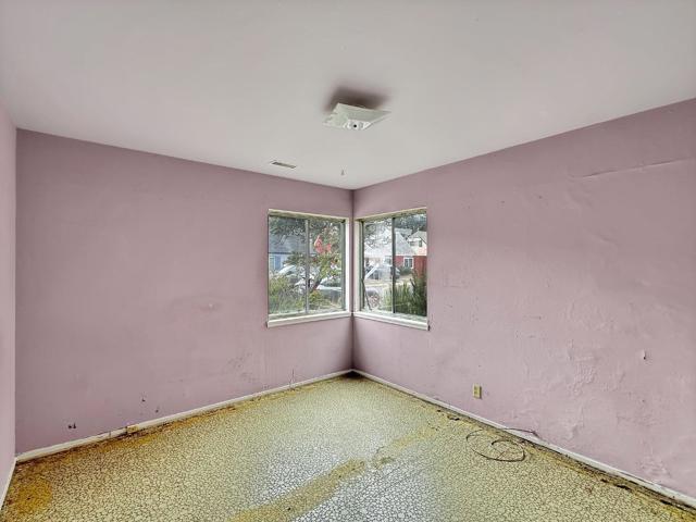 324 Glencourt Way, Pacifica CA: https://media.crmls.org/mediaz/d66339df-9d85-4f56-b8ae-edb7250d2bec.jpg