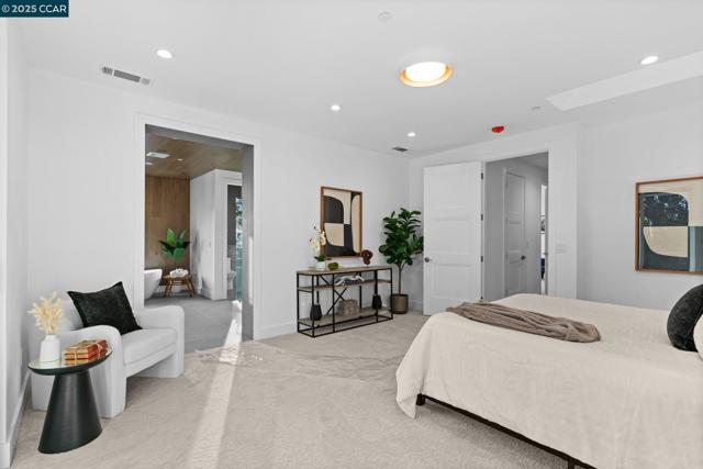 9 Turner Ct, Oakland CA: https://media.crmls.org/mediaz/d663e89a-327e-4164-8bde-e1e6086e44ba.jpg