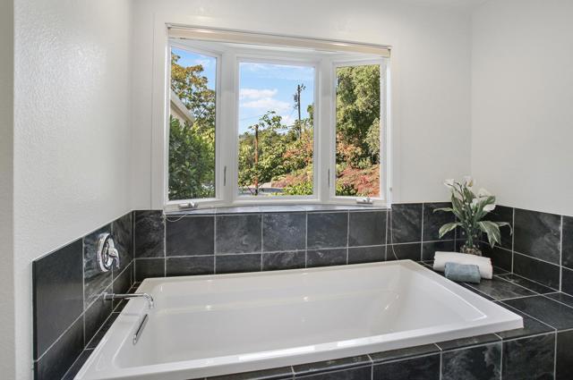415 Golden Oak Drive, Portola Valley CA: https://media.crmls.org/mediaz/d66422e3-f2ac-47fc-88ae-009defb717fa.jpg