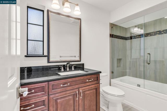 440 Canyon Woods Pl, San Ramon CA: https://media.crmls.org/mediaz/d66423c6-ffdf-415f-b317-1b142e95fd2a.jpg