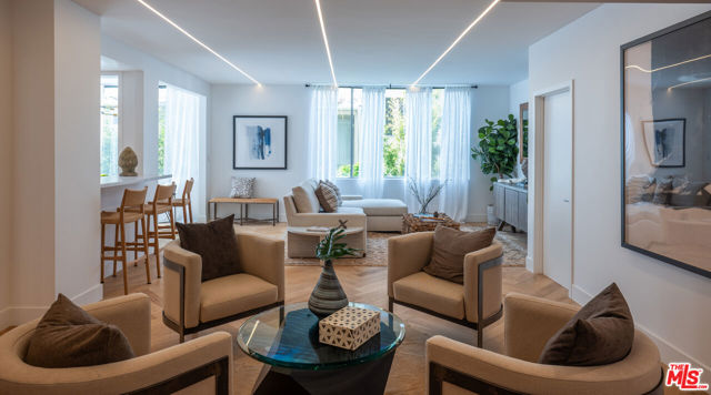 412 N Palm Drive, Beverly Hills CA: https://media.crmls.org/mediaz/d6652354-2ec6-426e-9b8e-3fa59a730c3f.jpg