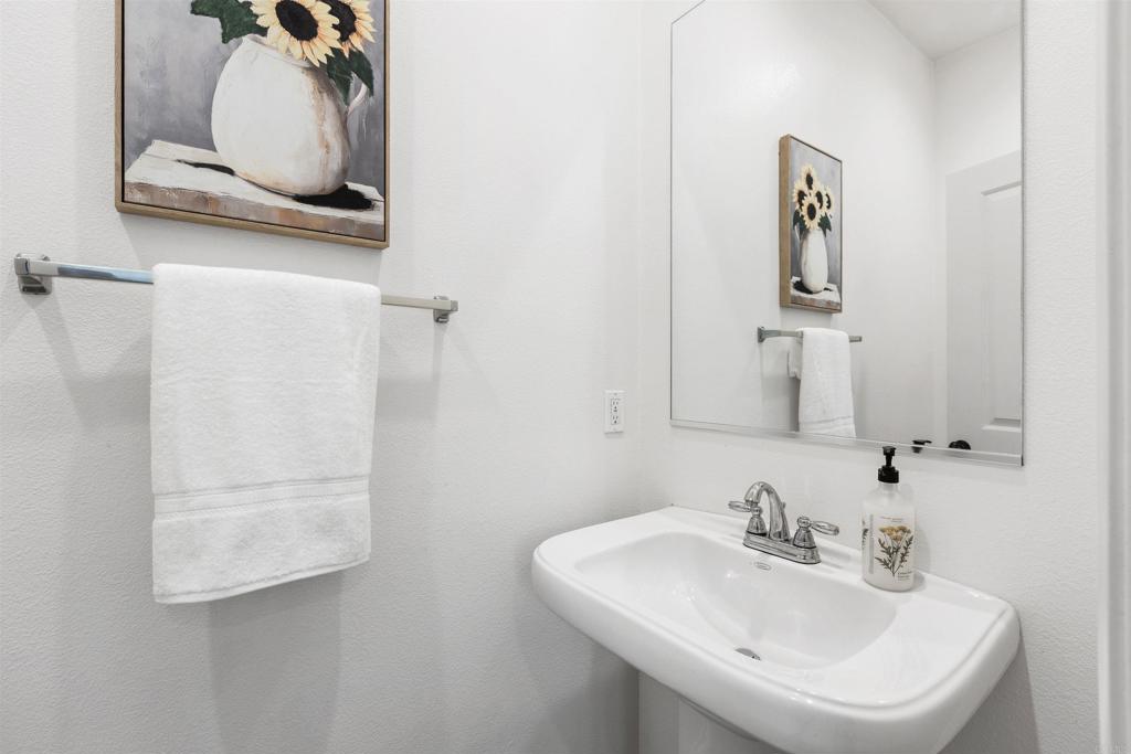 https://media.crmls.org/mediaz/d6659796-2e04-4dc1-9125-a23fd71c0a89.jpg?preset=X-Large
