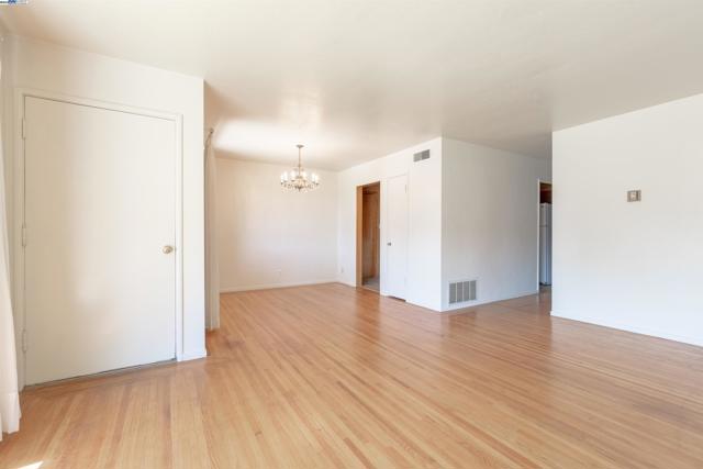 Image 7 of 25 For 15204 Norton St