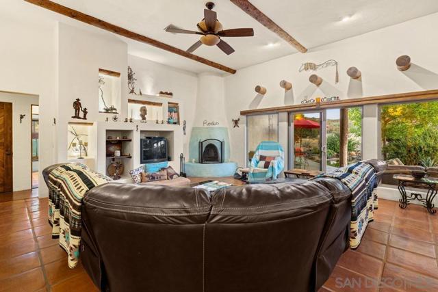 40760 Old Highway 80, Boulevard CA: https://media.crmls.org/mediaz/d665a2e1-95fc-4b2b-b6bd-a904255495e0.jpg