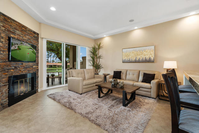 38678 Dahlia Way, Palm Desert CA: https://media.crmls.org/mediaz/d666044e-11f8-4ae7-b611-235f66a6ae63.jpg