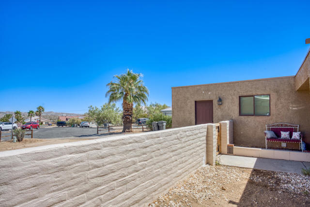 8588 Taft Court, Yucca Valley CA: https://media.crmls.org/mediaz/d6668b75-7ee3-420e-b8d2-a89605130c0e.jpg