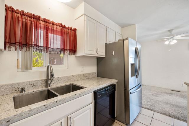 39551 Hidden Water Place, Palm Desert CA: https://media.crmls.org/mediaz/d66698a0-7fb6-4589-aaf2-b768b85505de.jpg