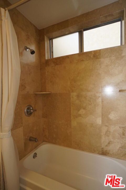 1033 6TH Street, Santa Monica CA: https://media.crmls.org/mediaz/d66771f5-b42f-457a-8aa4-53b7c2a7b512.jpg