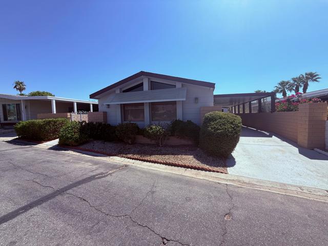 14 International Boulevard, Rancho Mirage CA: https://media.crmls.org/mediaz/d667fb42-415b-4033-ab72-d6182079a04a.jpg