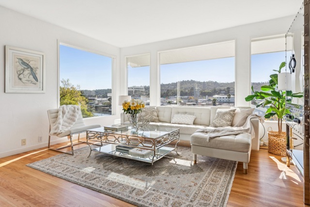 28 Marina Court Dr, San Rafael CA: https://media.crmls.org/mediaz/d6684972-e4a1-44b6-83b3-439754706a47.jpg