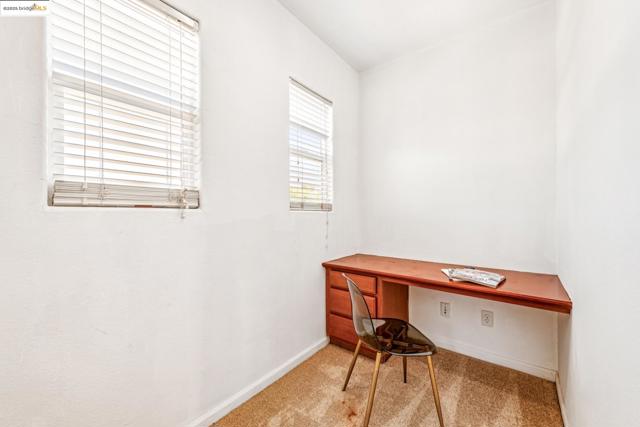 4576 Benton St, Antioch CA: https://media.crmls.org/mediaz/d6686096-16fd-418e-a665-9c0630f1a573.jpg