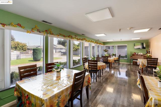 18905 Standish Ave, Hayward CA: https://media.crmls.org/mediaz/d6686389-9128-4d0d-bec9-81bb0b358ba8.jpg