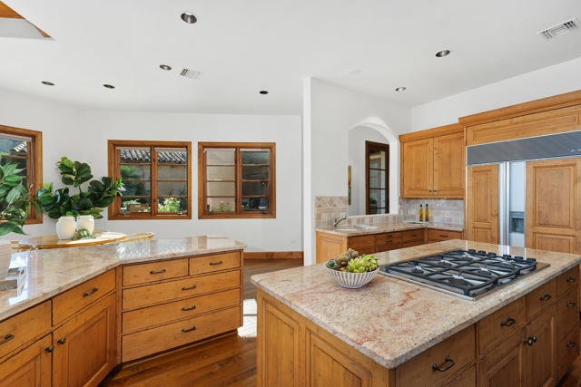 49260 Jfk Trail, Palm Desert CA: https://media.crmls.org/mediaz/d669b4cb-e9db-43ca-a080-022f0b91afe0.jpg