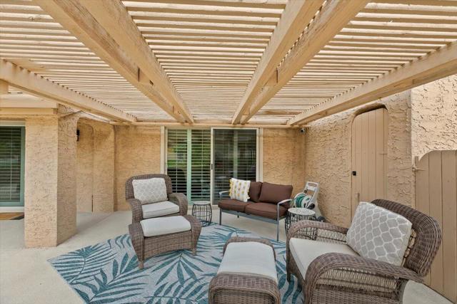 44509 Sorrento Court, Palm Desert CA: https://media.crmls.org/mediaz/d669bfa6-b904-4974-8a27-1b49752c1ef0.jpg