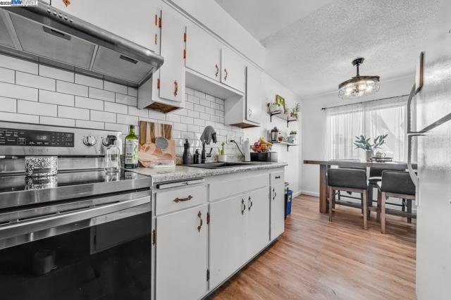 1738 7Th St, Berkeley CA: https://media.crmls.org/mediaz/d669fb27-1629-40f7-b03a-80fa52dcacbd.jpg