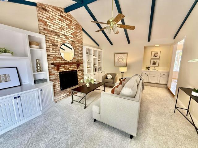5647 Southbrook Dr, Clayton CA: https://media.crmls.org/mediaz/d66a0e57-4374-4e89-bc99-46b67dcffa1e.jpg