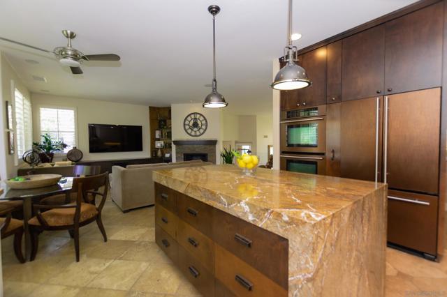 2537 Carriagedale Row, La Jolla CA: https://media.crmls.org/mediaz/d66b7656-c283-4271-b3af-5e8bdb93e82c.jpg