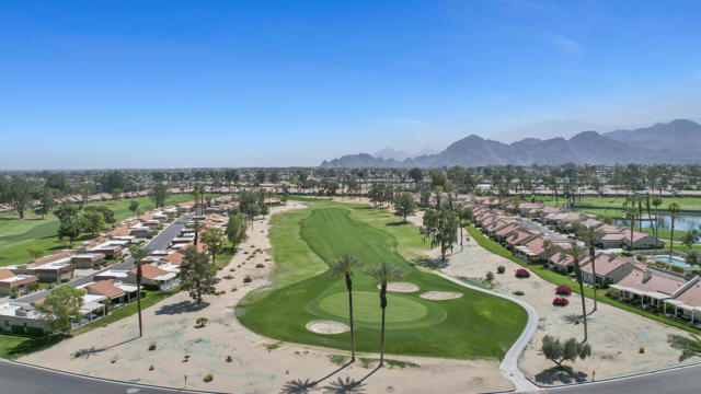 41531 Peach Tree Court, Palm Desert CA: https://media.crmls.org/mediaz/d66cf687-ddac-4eeb-8b79-4373ddcb31c7.jpg