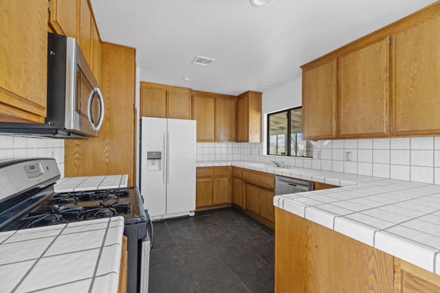 55710 Free Gold Dr Drive, Yucca Valley CA: https://media.crmls.org/mediaz/d66d6db6-2cfb-4f7f-8765-24273a2e7611.jpg